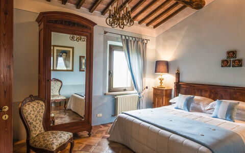 Villa Giuncheto: Meubilair, Interieur Ontwerp, Muur, Slaapkamer, Hout, Bed, Flooring, Huis, Verdieping, Verlichting