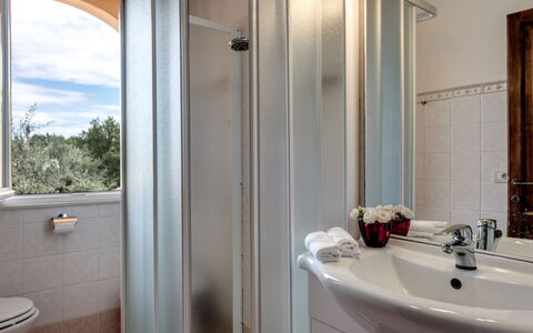 Bellaria: Interieur Ontwerp, Flooring, Kamer, Meubilair, Verdieping, Plafond, Huis, Loodgieterswerkinrichting, Bed, Slaapkamer