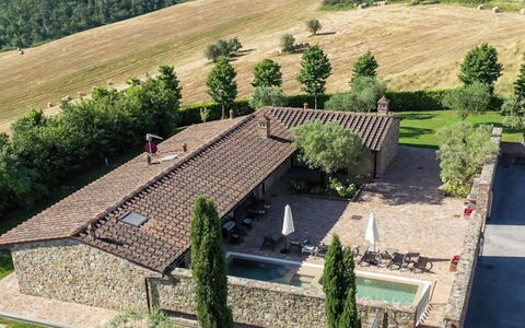Villa la Tabaccaia: Huis, Dak, Huis, Woongebied, Facade, Architectuur, Verblijf, Struik, Landgoed, Boerderij
