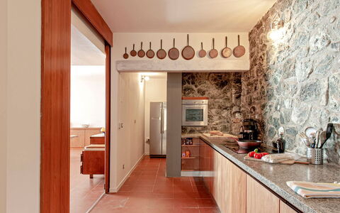 Villa Baia al Mare: Muur, Keuken, Hout, Flooring, Interieur Ontwerp, Countertop, Plafond, Verdieping, Huis, Lichte Inrichting
