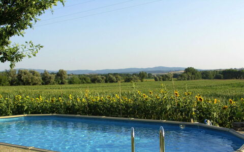 Casalunga: Blauw, Zwembad, Schaduw, Buitenmeubels, Landscaping, Reflectie, Eco Hotel, Waterpartij, Backyard