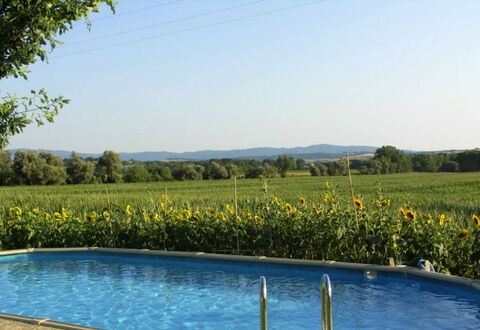 Casalunga: Blauw, Zwembad, Schaduw, Buitenmeubels, Landscaping, Reflectie, Eco Hotel, Waterpartij, Backyard