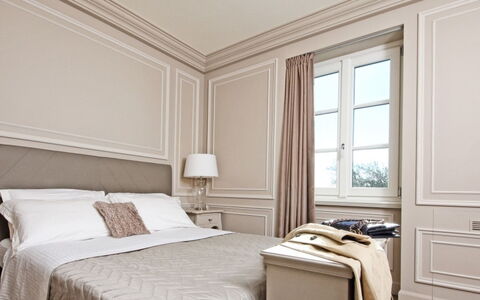 Villa Garda: Interieur Ontwerp, Meubilair, Slaapkamer, Bed, Hout, Laken, Huis, Bedding, Flooring, Verdieping