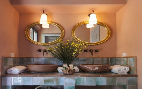 Villa Santa Virginia: Interieur Ontwerp, Muur, Wastafel In De Badkamer, Loodgieterswerkinrichting, Spiegel, Badkamer, Verlichting, Lichte Inrichting, Loodgieter, Wastafel