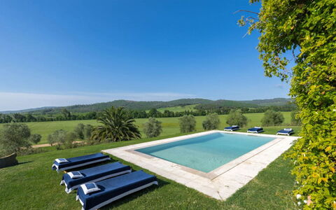 Villa Moscato: Blauw, Zwembad, Landscaping, Landgoed, Tuin, Gazon, Buitenmeubels, Hacienda, Villa, Cumulus
