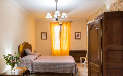 Cascina del Castello: Meubilair, Muur, Interieur Ontwerp, Hout, Flooring, Verdieping, Slaapkamer, Textiel, Kamer, Bed