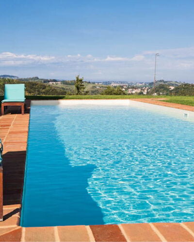 Cascina del Castello: Blauw, Zwembad, Water, Toevlucht, Samengesteld Materiaal, Eco Hotel, Schaduw, Villa, Buitenmeubels, Tegel