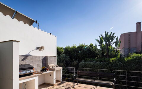 Villa dello Zingaro: Schaduw, Buitenmeubels, Balkon, Landscaping, Stoel, Binnenplaats, Backyard