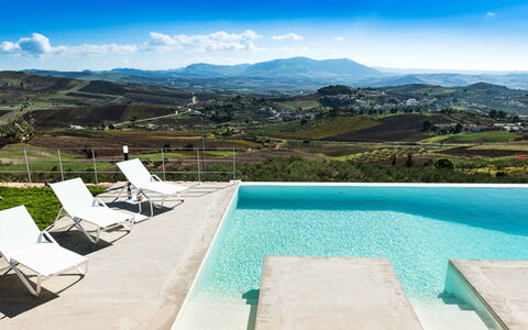 Villa Eroica: Zwembad, Heuvel, Bergketen, Toevlucht, Ridge, Eco Hotel, Badplaats, Villa