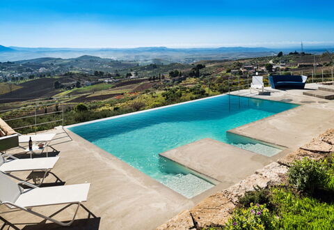 Villa Eroica: Zwembad, Blauw, Toevlucht, Samengesteld Materiaal, Eco Hotel, Buitenmeubels, Ligstoel, Thermae, Schaduw, Badplaats