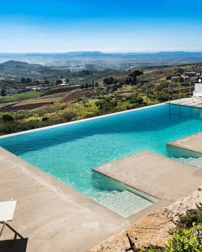 Villa Eroica: Zwembad, Blauw, Toevlucht, Samengesteld Materiaal, Eco Hotel, Buitenmeubels, Ligstoel, Thermae, Schaduw, Badplaats