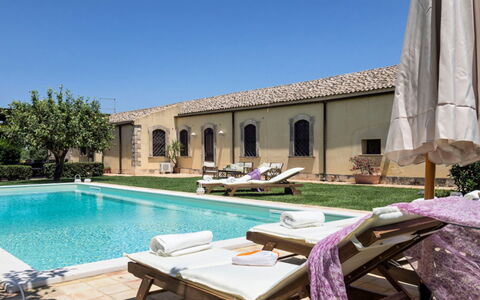 Villa del Sirio: Hacienda, Binnenplaats, Landgoed, Toevlucht, Zwembad, Hotel, Villa, Kamerplant, Bloempot