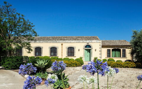 Villa del Sirio: Struik, Facade, Huis, Huis, Landgoed, Deur, Tuin, Boerderij, Hacienda