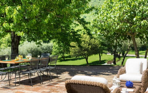 Villa Savino: Meubilair, Buitenmeubels, Tafel, Stoel, Buitentafel, Schaduw, Tuin, Keuken En Eettafel, Patio, Landscaping