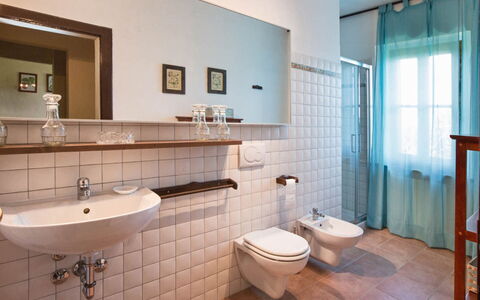 Cascina Arcangelo: Loodgieterswerkinrichting, Flooring, Interieur Ontwerp, Badkamer, Verdieping, Kraan, Wastafel In De Badkamer, Loodgieter, Wastafel, Kamer