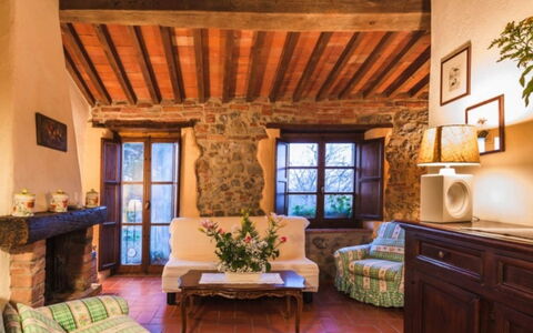 Podere Contignano: Muur, Meubilair, Stoel, Bloempot, Kamerplant, Steen, Stenen Muur, Villa, Boerderij, Woonkamer