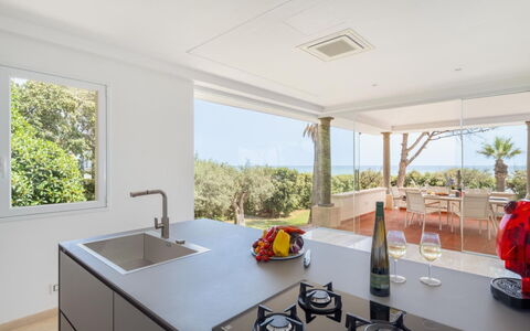 Villa delle Palme: Keuken, Countertop, Interieur Ontwerp, Flooring, Toestel Van De Keuken, Meubilair, Huis, Verdieping, Plafond, Architectuur