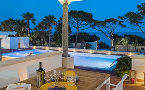 Villa delle Palme: Flooring, Interieur Ontwerp, Toevlucht, Verdieping, Meubilair, Zwembad, Verlichting, Eco Hotel, Stoel, Schaduw