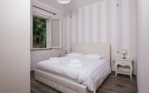 Villa Sara: Interieur Ontwerp, Bed, Muur, Meubilair, Slaapkamer, Plafond, Bedding, Verdieping, Huis, Laken