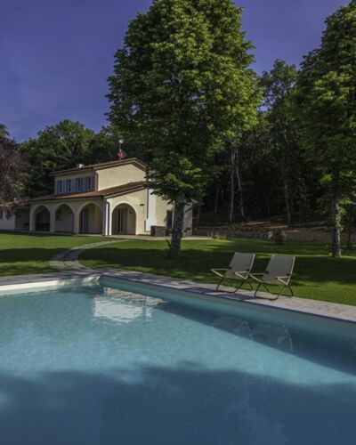 Villa Sara: Zwembad, Landgoed, Schaduw, Tuin, Hacienda, Landscaping, Gazon, Boerderij, Werf, Backyard
