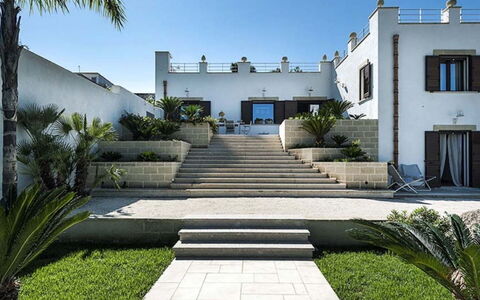 Villa della Laguna: Stedelijk Ontwerp, Trap, Landgoed, Beton, Schaduw, Tuin, Landscaping, Binnenplaats, Bloempot, Hacienda
