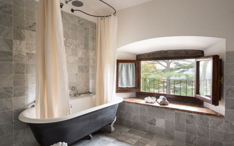 Villa Bel Monte: Bad, Muur, Interieur Ontwerp, Loodgieterswerkinrichting, Flooring, Badkamer, Verdieping, Verlichting, Plafond, Loodgieter