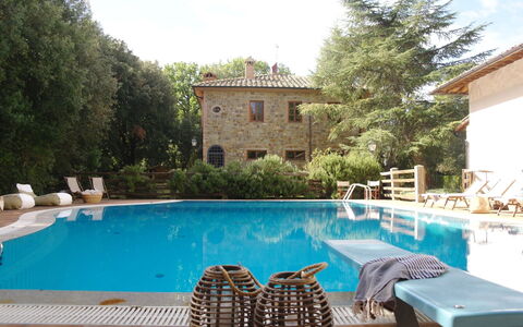 Villa Antonella: Zwembad, Toevlucht, Thermae, Buitenmeubels, Menselijke Nederzetting, Landgoed, Eco Hotel, Hacienda, Villa, Hotel
