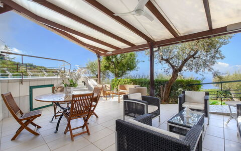 Villa Liliana: Meubilair, Stoel, Tafel, Buitenmeubels, Buitentafel, Keuken En Eettafel, Veranda, Balkon, Schaduw, Toevlucht