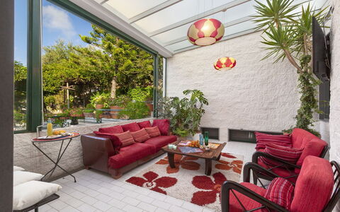 Villa Liliana: Meubilair, Interieur Ontwerp, Bloempot, Stoel, Tafel, Kamerplant, Huis, Bankstel, Koffietafel, Woonkamer