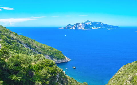 Villa Campanella: Blauw, Water, Zwemwater, Natuurlijk Landschap, Kust En Oceanic Landvormen, Kust, Zee, Zomer, Voorgebergte, Berg
