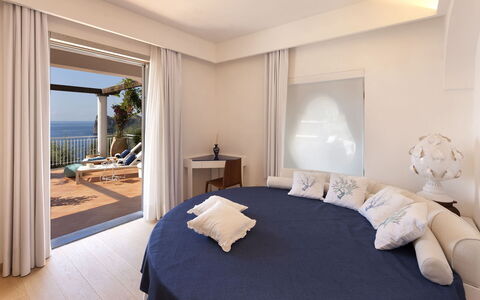 Villa Nerano: Meubilair, Interieur Ontwerp, Bed, Slaapkamer, Flooring, Verdieping, Textiel, Huis, Appartement, Kamer