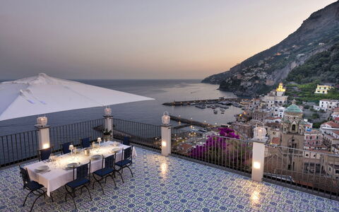 Villa Limoncello: Meubilair, Tafel, Stoel, Zee, Restaurant, Keuken En Eettafel, Tafelkleed, Toevlucht, Kust, Balkon