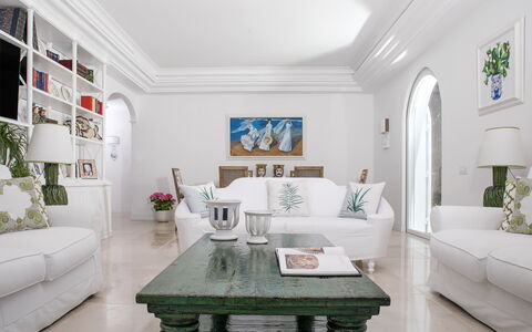 Villa Ribes: Meubilair, Interieur Ontwerp, Bankstel, Flooring, Woonkamer, Tafel, Huis, Verdieping, Plafond, Kamer