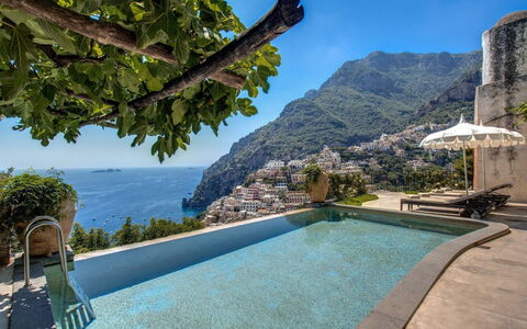 Villa Positano: Berg, Bergachtig Landvormen, Water, Heuvel, Bergketen, Kust, Kust En Oceanic Landvormen, Natuurlijk Landschap, Hoogland, Heuvel Station