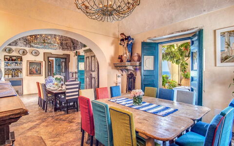 Villa Positano: Meubilair, Muur, Interieur Ontwerp, Tafel, Stoel, Verlichting, Architectuur, Flooring, Eetkamer, Huis