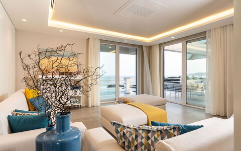 Villa del Faro: Interieur Ontwerp, Meubilair, Flooring, Hout, Verdieping, Plafond, Appartement, Verlichting, Bankstel, Woonkamer