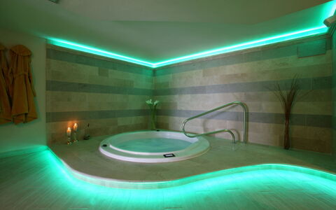 Villa Eline: Interieur Ontwerp, Flooring, Verdieping, Plafond, Toevlucht, Hotel, Ontwerp, Bad, Zwembad