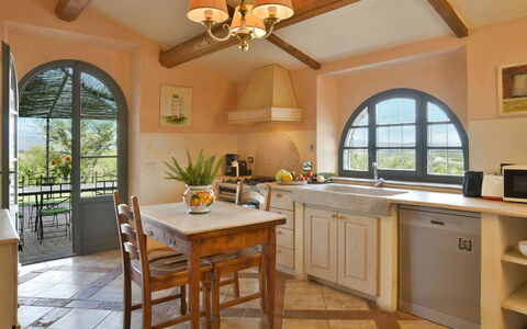 Villa Ginevra: Meubilair, Interieur Ontwerp, Flooring, Keuken, Hout, Plafond, Stoel, Countertop, Verdieping, Cabinetry