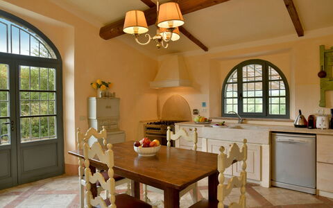 Villa Ginevra: Meubilair, Interieur Ontwerp, Flooring, Hout, Verdieping, Plafond, Lichte Inrichting, Keuken, Stoel, Verlichting
