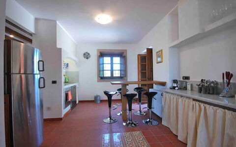 Villa Sarzana: Interieur Ontwerp, Meubilair, Flooring, Keuken, Plafond, Hout, Toestel Van De Keuken, Countertop, Verdieping, Lichte Inrichting