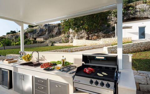 Villa Nina: Keuken, Major Appliance, Toestel Van De Keuken, Fornuis, Gasfornuis, Countertop, Fornuis, Huishoudapparatuur, Stoel, Kamerplant