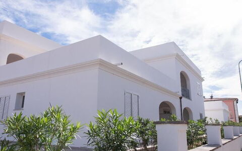 Apartments In Golfo Orosei: Huis, Landgoed, Balkon, Gieten, Hacienda, Villa, Gips, Herenhuis, Daylighting