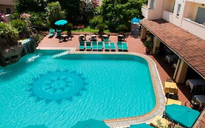 Apartments In Golfo Orosei: Zwembad, Water, Toevlucht,  Dorf\, Meubilair, Eco Hotel, Thermae, Vrije Tijd, Buitenmeubels, Waterpartij