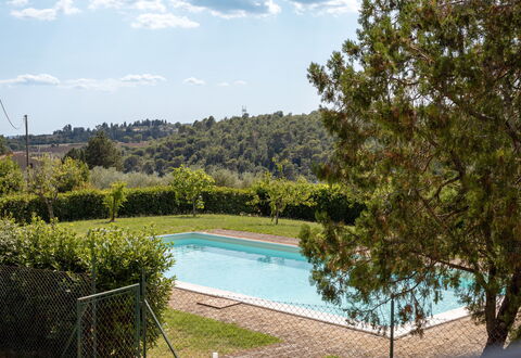 Il Pino Apartment: Zwembad, Toevlucht, Schaduw, Tuin, Buitenmeubels, Eco Hotel, Landscaping, Backyard, Hacienda, Thermae