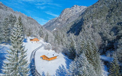 Baita Piciola: Boom, Bergachtig Landvormen, Berg, Huis, Verblijf, Huis, Bergketen, Woud, Heuvel Station