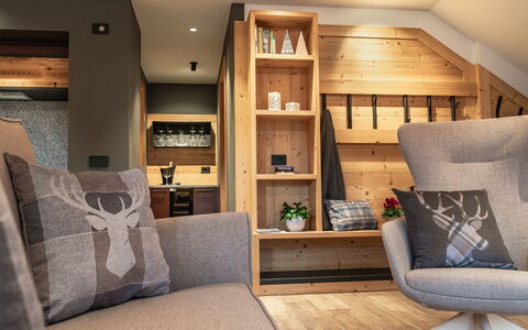 Baita Granda: Meubilair, Interieur Ontwerp, Flooring, Hout, Verdieping, Woonkamer, Kamer, Verlichting, Plafond, Huis