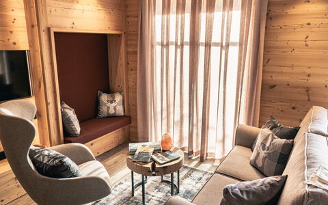 Baita Granda: Meubilair, Interieur Ontwerp, Flooring, Hout, Verdieping, Woonkamer, Bankstel, Appartement, Verlichting, Kamer