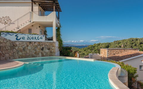 Baia Bianca Apartments Sardinia: Blauw, Zwembad, Woongebied, Toevlucht, Eco Hotel, Landgoed, Villa, Badplaats, Hotel, Buitenmeubels