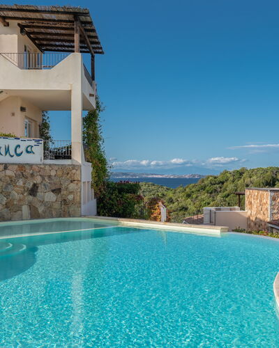 Baia Bianca Apartments Sardinia: Blauw, Zwembad, Woongebied, Toevlucht, Eco Hotel, Landgoed, Villa, Badplaats, Hotel, Buitenmeubels