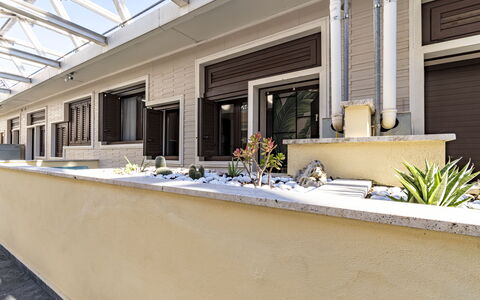 Suite Trastevere: Schaduw, Beton, Balkon, Daylighting, Binnenplaats, Kamerplant